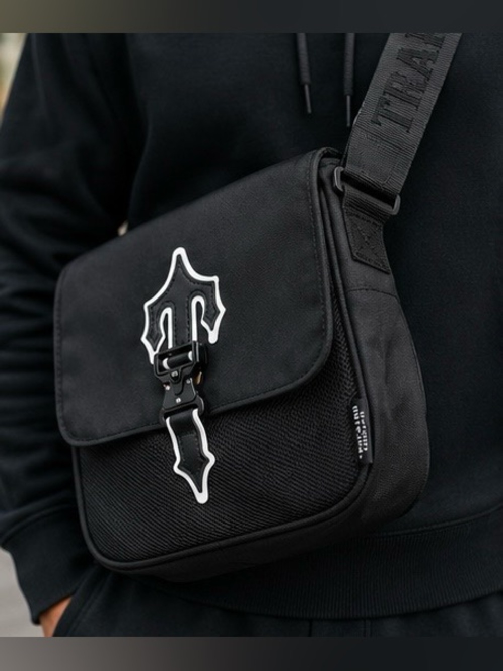 Trapstar Black Messenger‎ Bag with Decorative Cross Buckle